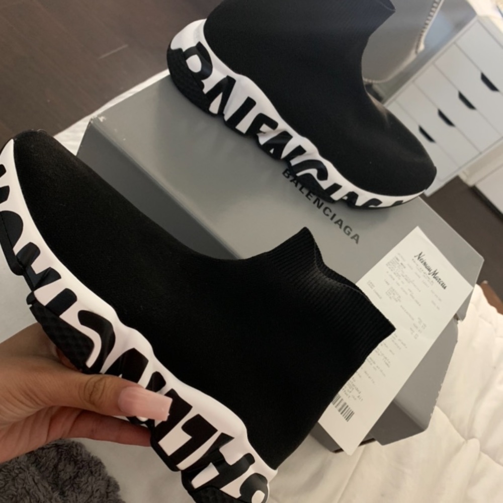Never worn, brand new size 36 (6 in women’s)
